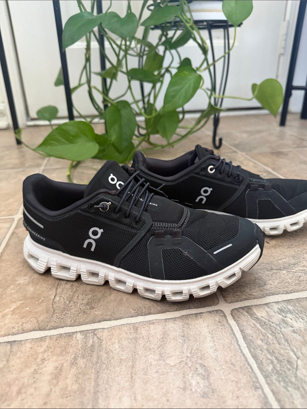 On Running Black and White women’s  Cloud-style Running Shoes - Picture 3 of 5